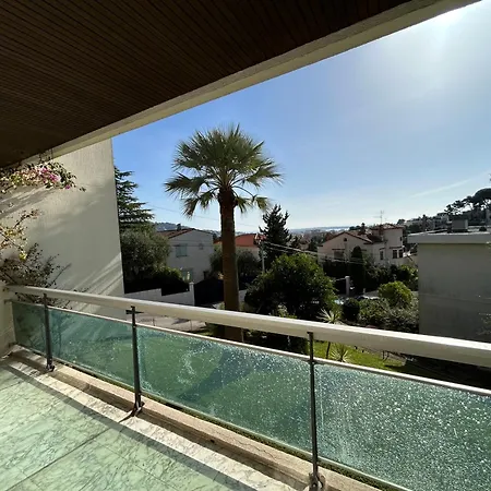 Sea View Flat With Car Park Boarder Cannes * לה קאנה
