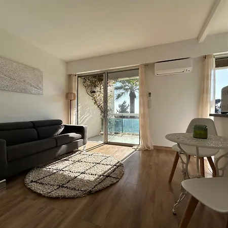Sea View Flat With Car Park Boarder Cannes Apartmán
