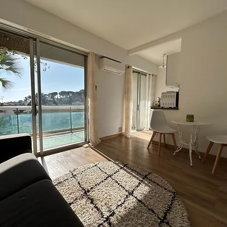 Sea View Flat With Car Park Boarder Cannes Apartmán Le Cannet