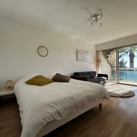 Sea View Flat With Car Park Boarder Cannes Apartment Le Cannet