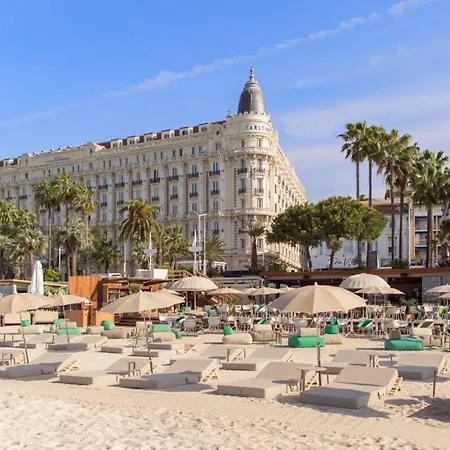 Sea View Flat With Car Park Boarder Cannes *