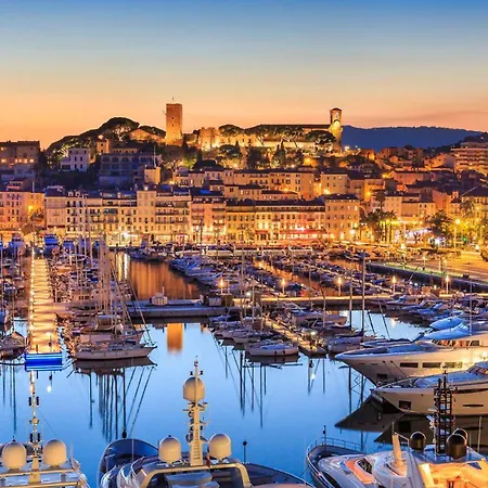 Sea View Flat With Car Park Boarder Cannes *