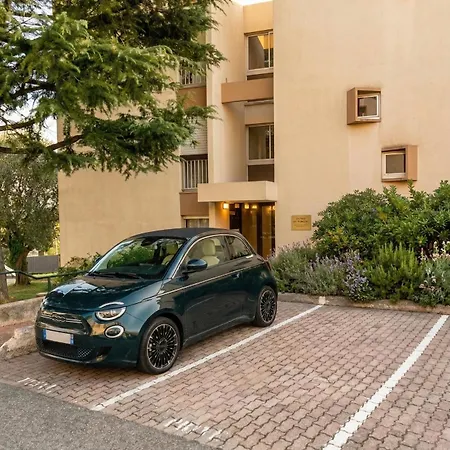 Sea View Flat With Car Park Boarder Cannes * Λε Κανέ